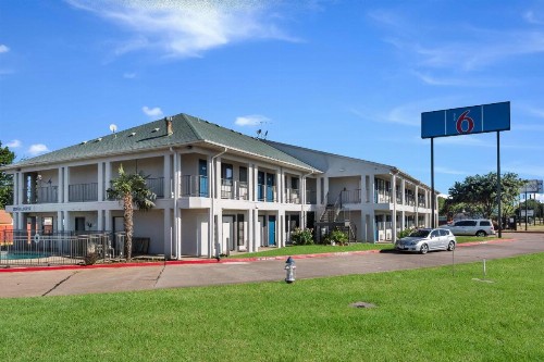 Motel 6 Irving - Loop 12 - image 2
