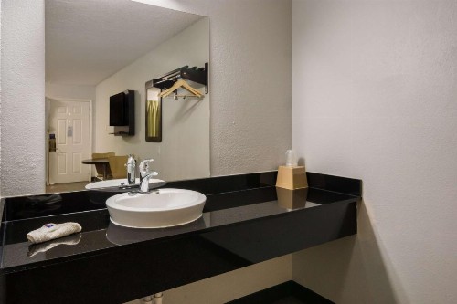 Motel 6 Irving - Loop 12 - image 20