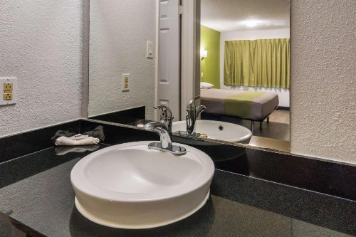 Motel 6 Irving - Loop 12 - image 21