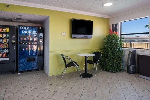 Motel 6 Irving - Loop 12 - image 25