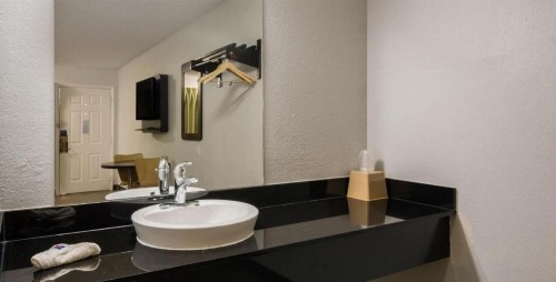 Motel 6 Irving - Loop 12 - image 27