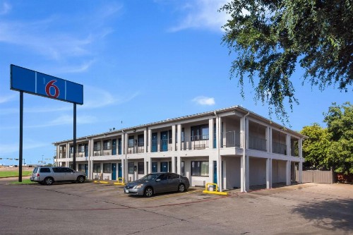 Motel 6 Irving - Loop 12 - image 4