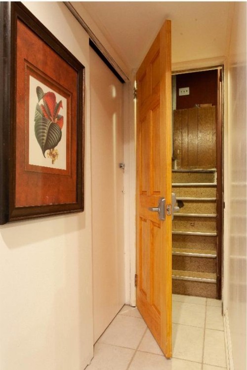 Studio Apartment - image 11