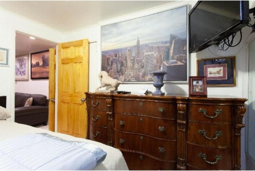 Studio Apartment - image 13