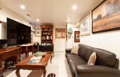 Studio Apartment - image 5