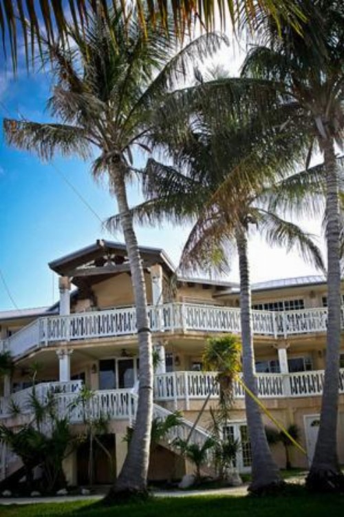Coconut Cove Resort & Marina - image 3