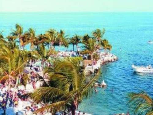 Postcard Inn Beach Resort & Marina - image 4