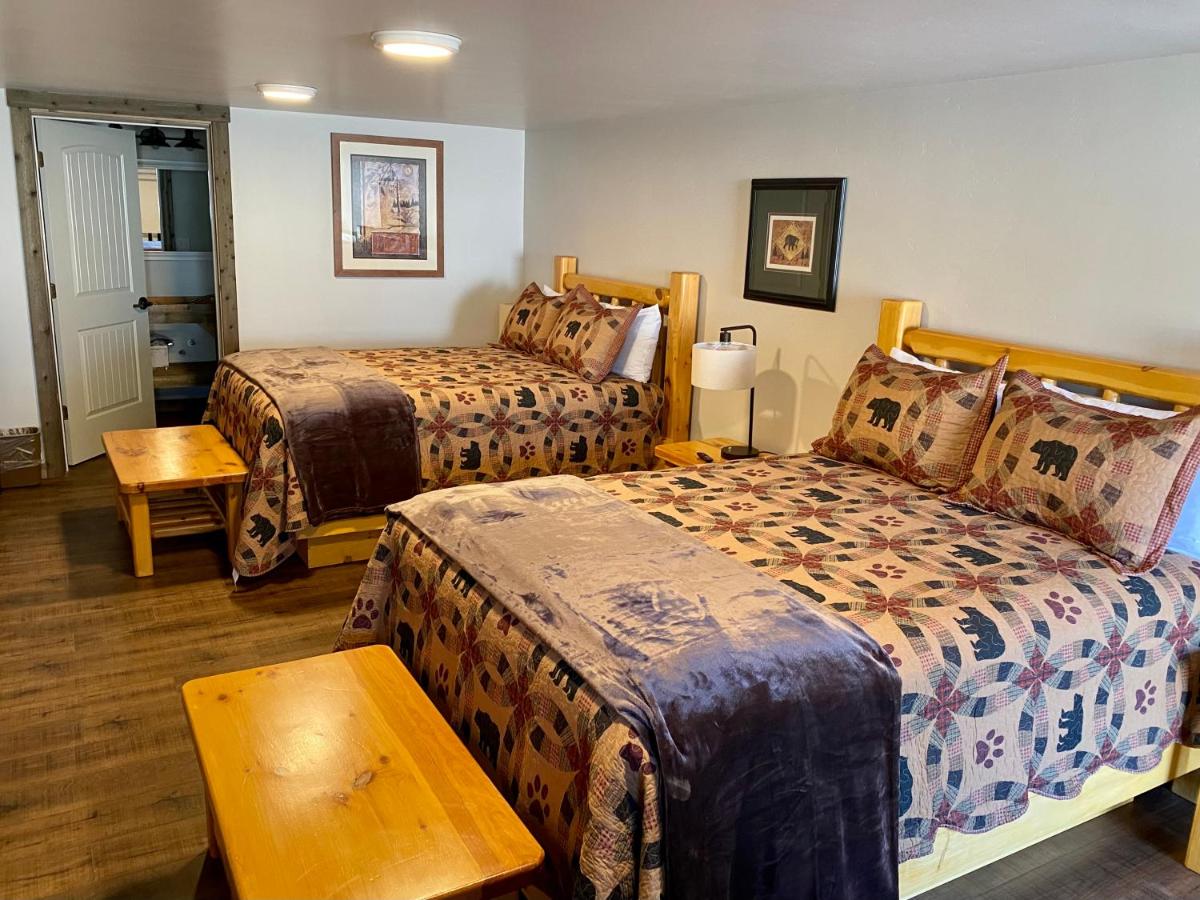 Island Park Lodge - main image