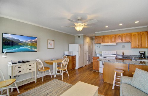 Sea Cabin 318-B - image 1