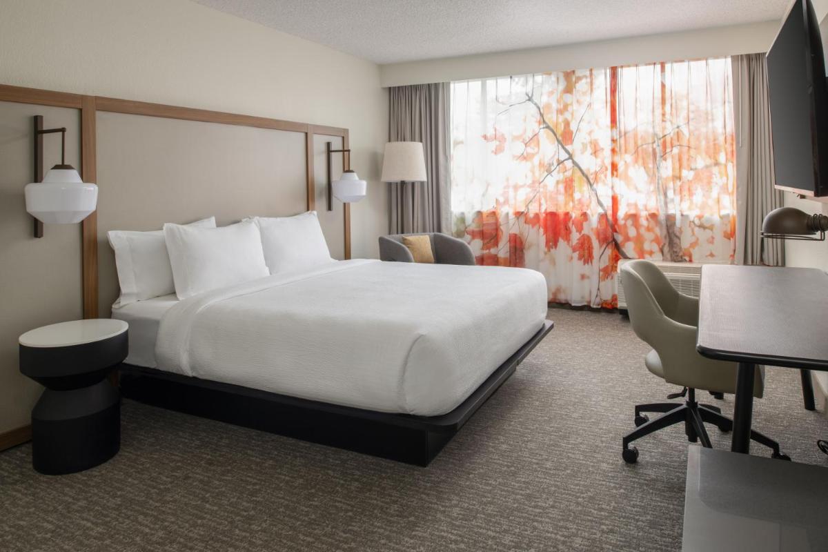 Holiday Inn Seattle-Issaquah - image 2