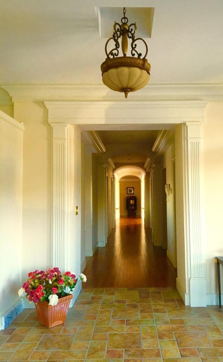 A Cayuga LakeFront Inn - Hotel Alt Ithaca New York - image 4