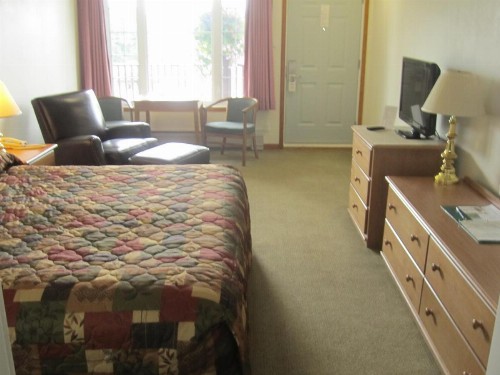 Bishops Country Inn Motel - image 12