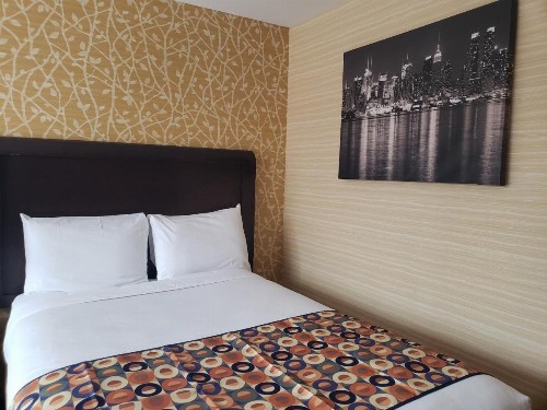 Elmhurst Hotel - image 4