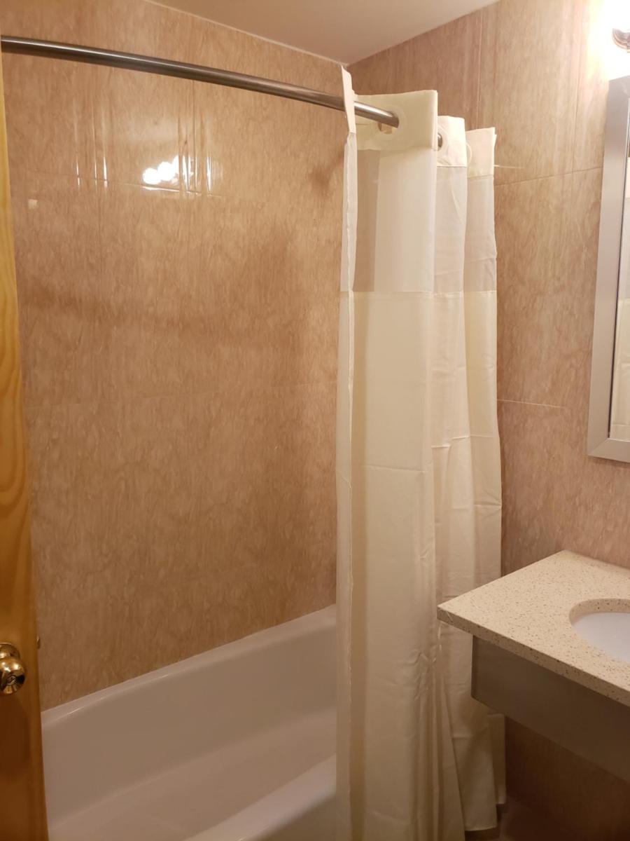 Elmhurst Hotel - image 6
