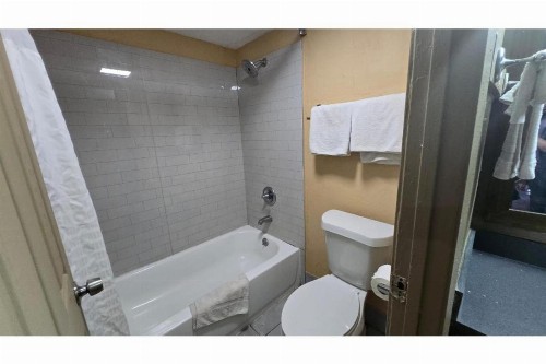 Diamond Inn Motel - image 19