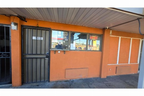 Diamond Inn Motel - image 7