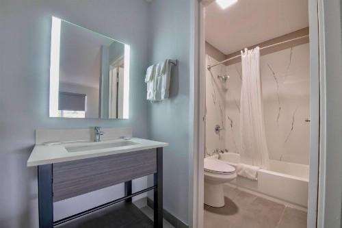 Best Value Inn and Suites - image 17