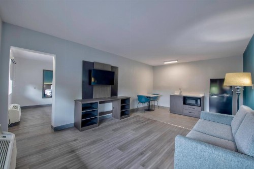 Best Value Inn and Suites - image 30