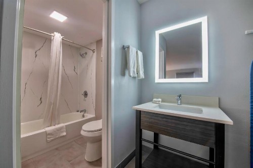 Best Value Inn and Suites - image 31