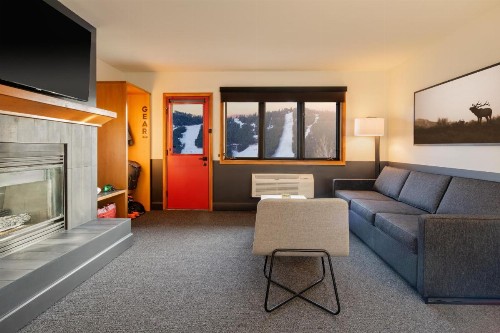 Mountain Modern Motel - image 10