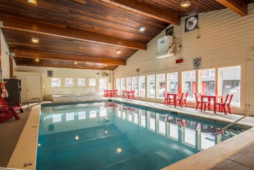 Mountain Modern Motel - image 13
