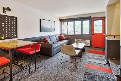Mountain Modern Motel - image 24