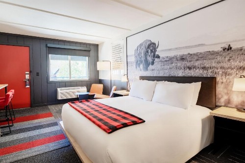 Mountain Modern Motel - image 4
