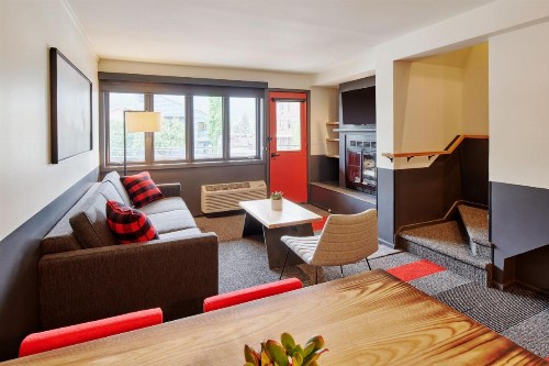 Mountain Modern Motel - image 8