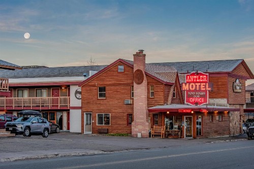 Antler Inn - image 41