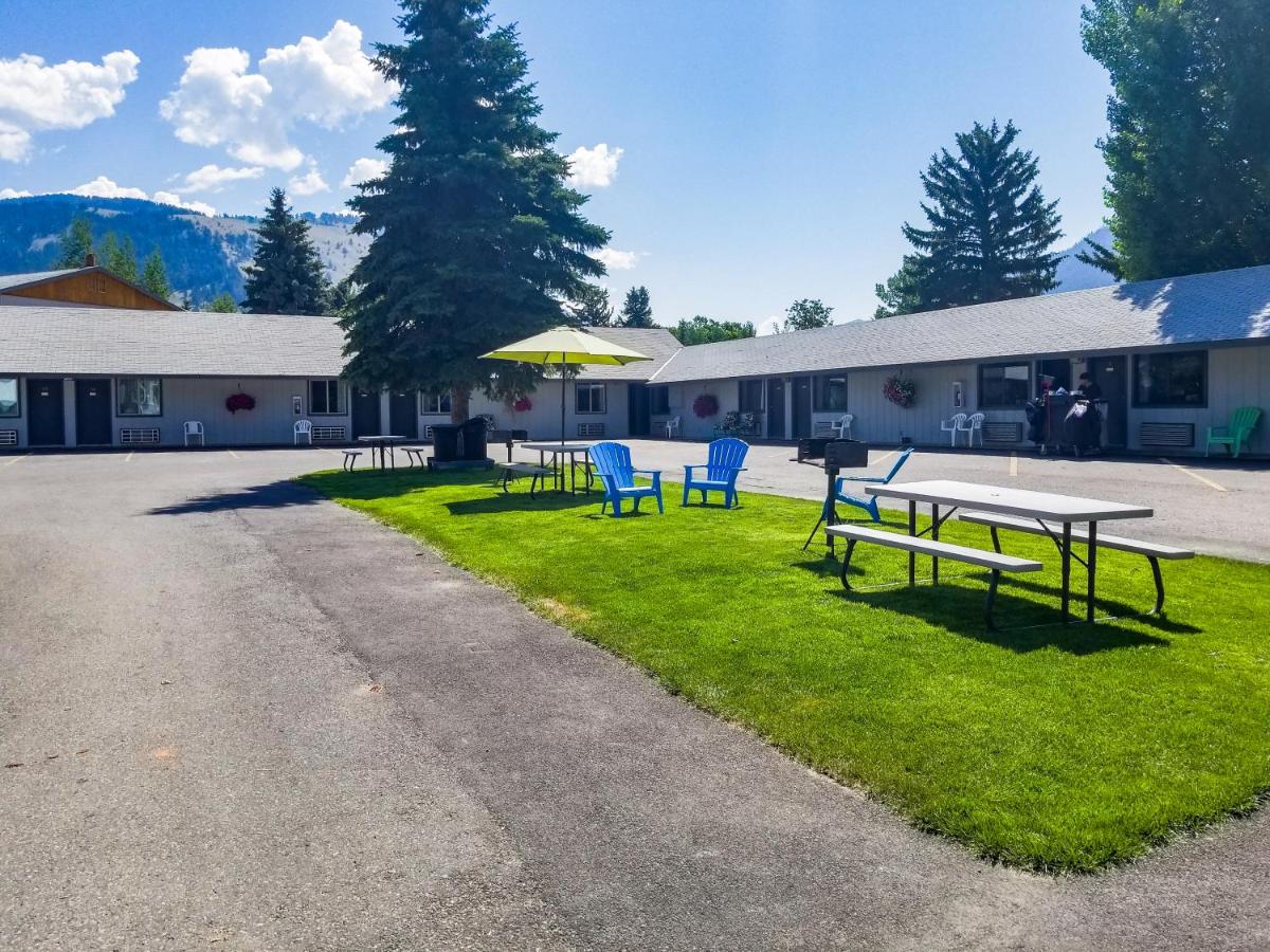 Alpine Motel - image 2