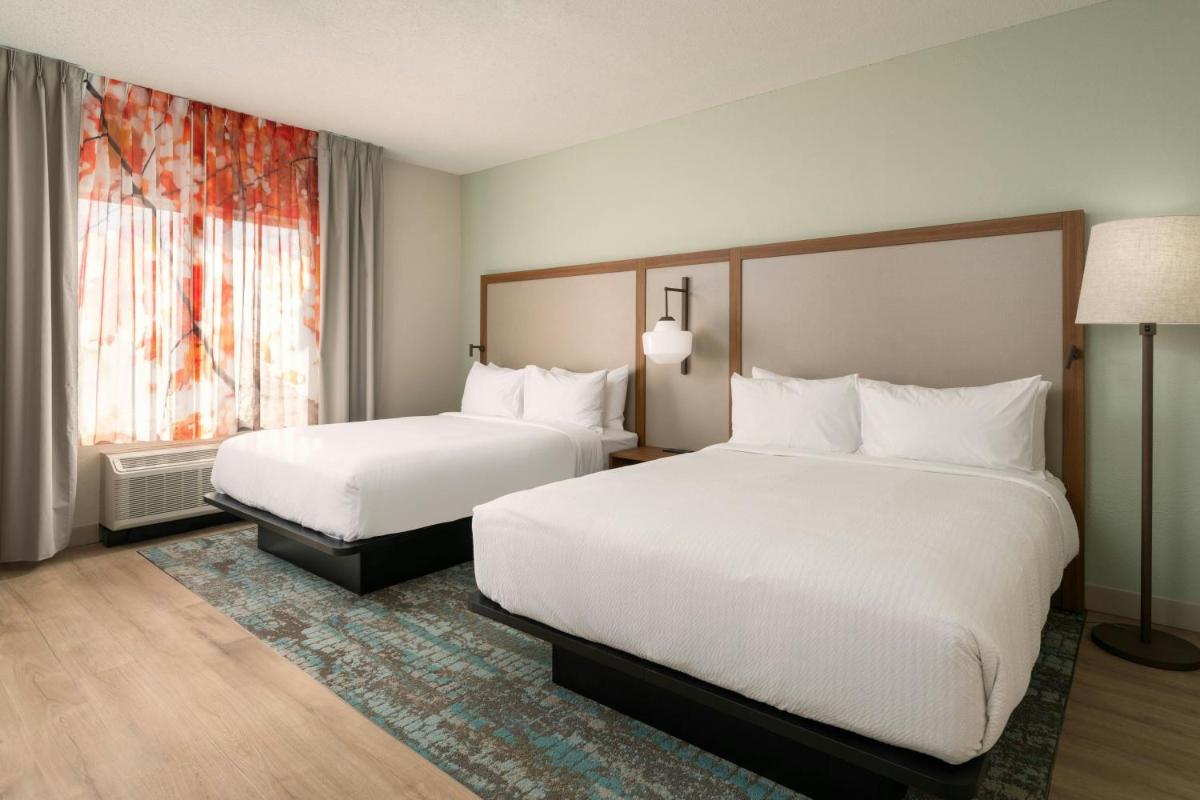 Fairfield Inn and Suites Jacksonville Beach - image 3