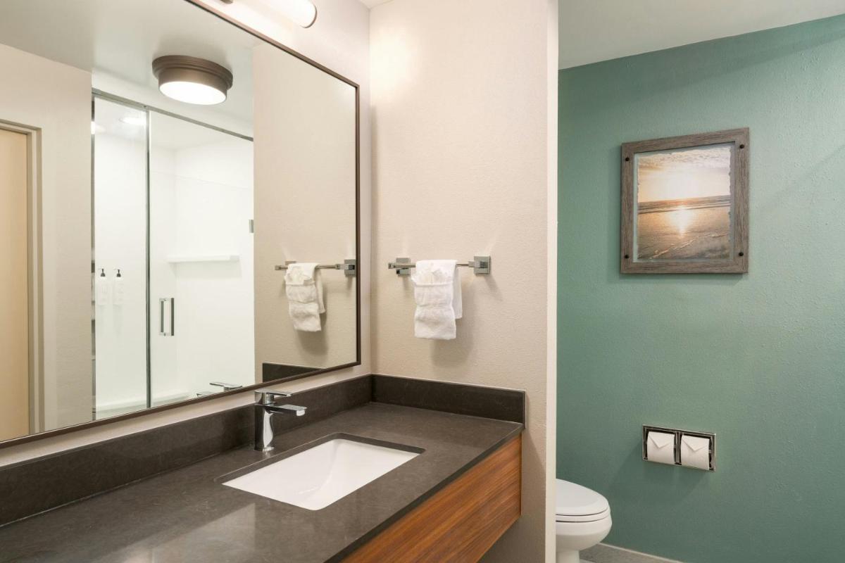 Fairfield Inn and Suites Jacksonville Beach - image 6
