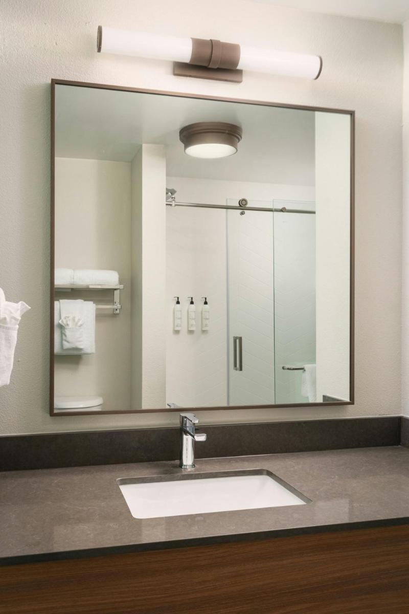 Fairfield Inn and Suites Jacksonville Beach - image 7