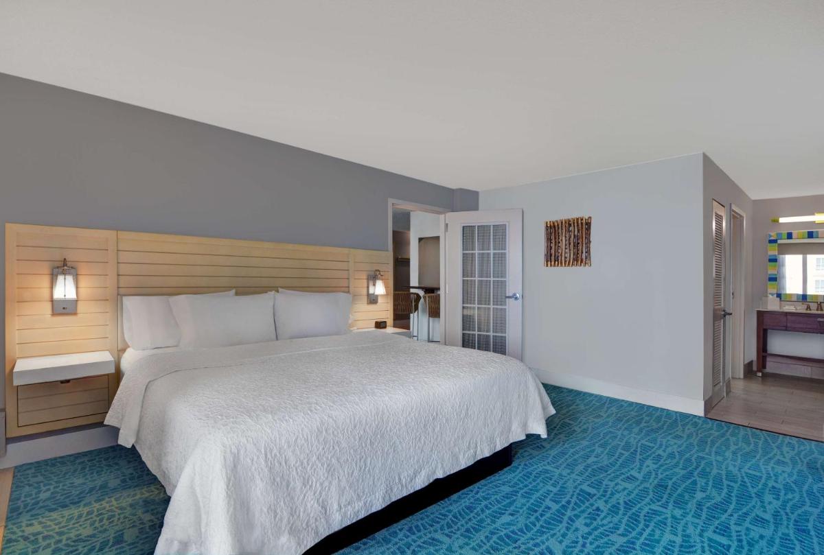 Hampton Inn Oceanfront Jacksonville Beach - image 2