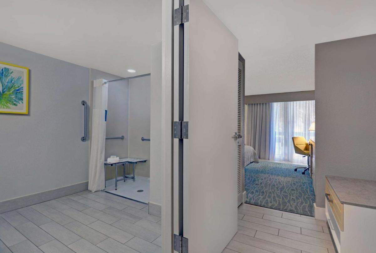 Hampton Inn Oceanfront Jacksonville Beach - image 5