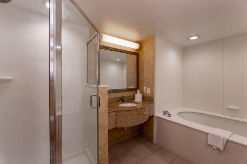 Hampton Inn & Suites Jacksonville Deerwood Park - image 10