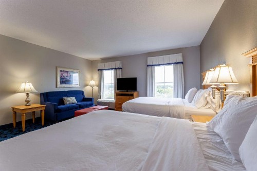 Hampton Inn & Suites Jacksonville Deerwood Park - image 11
