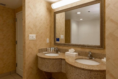 Hampton Inn & Suites Jacksonville Deerwood Park - image 13
