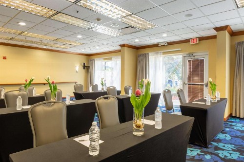 Hampton Inn & Suites Jacksonville Deerwood Park - image 15