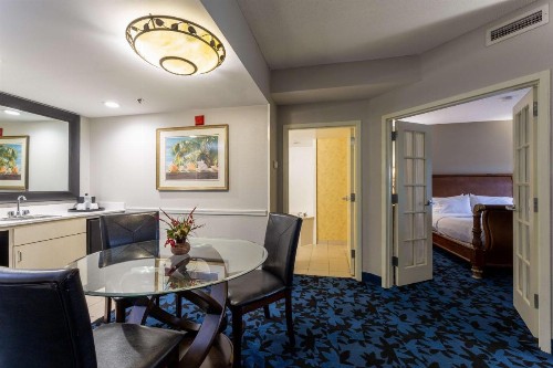 Hampton Inn & Suites Jacksonville Deerwood Park - image 2