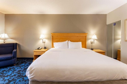 Hampton Inn & Suites Jacksonville Deerwood Park - image 20