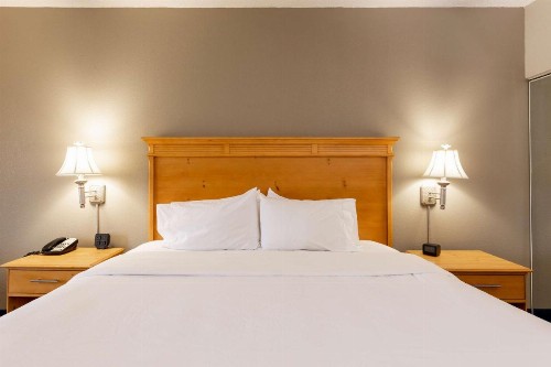 Hampton Inn & Suites Jacksonville Deerwood Park - image 21