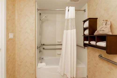 Hampton Inn & Suites Jacksonville Deerwood Park - image 28