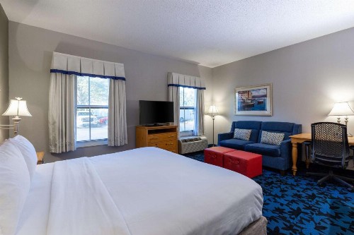 Hampton Inn & Suites Jacksonville Deerwood Park - image 30