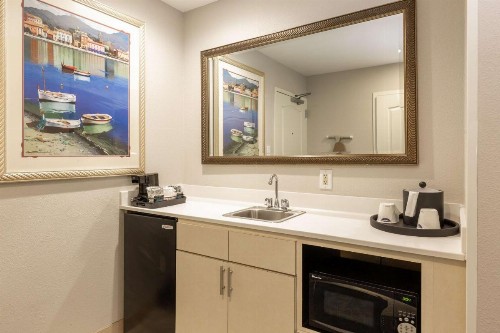 Hampton Inn & Suites Jacksonville Deerwood Park - image 31
