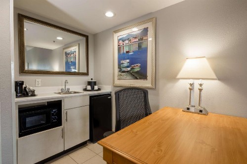 Hampton Inn & Suites Jacksonville Deerwood Park - image 33