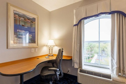 Hampton Inn & Suites Jacksonville Deerwood Park - image 35