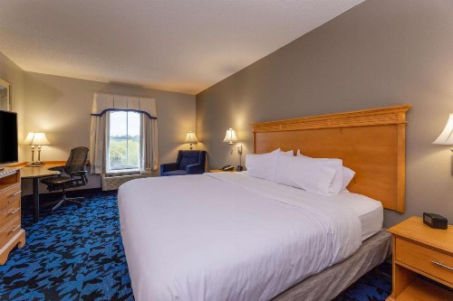 Hampton Inn & Suites Jacksonville Deerwood Park - image 41