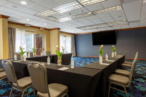 Hampton Inn & Suites Jacksonville Deerwood Park - image 49