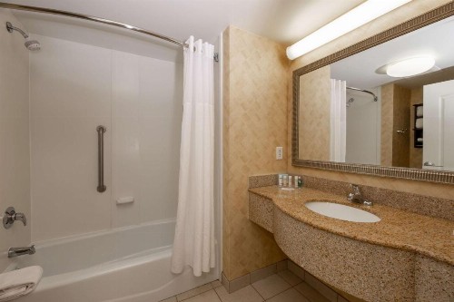 Hampton Inn & Suites Jacksonville Deerwood Park - image 5